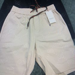 Beige GG Shorts     S,m,l. 
