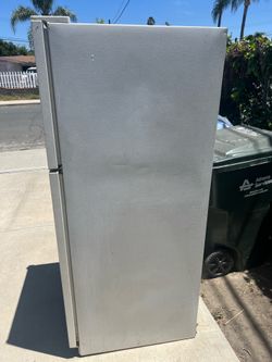 Fridge for 30 dollars pick up ASAP first come first serve