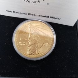 Bicentennial Medal In Box With COA Statue Of Liberty
