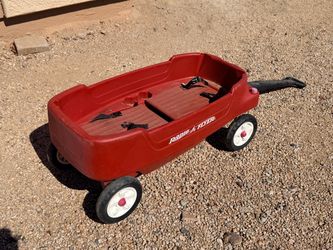 Radio Flyer 2700 Red Plastic Kids Wagon (LxWxH: 38” x 18” x 18”)