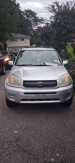 Toyota RAV4 Silver SUV