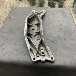 G8 Gt Tranny Crossmember 