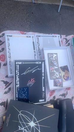 Stray kids signed albums