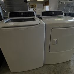 Used- like New- Frigidaire washer + dryer Set 