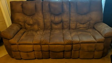 Darshmore Reclining Sofa (Ashley Furniture)