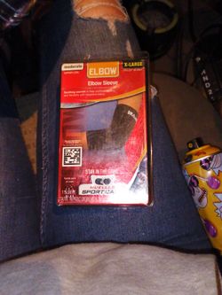 Mueller Sport Care Elbow Sleeve