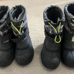 Kids Size Snow Boots (2sizes) 
