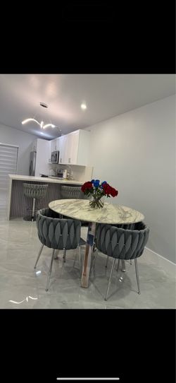 Dinning room table and chairs