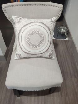Nice Accent Chair & Pillow