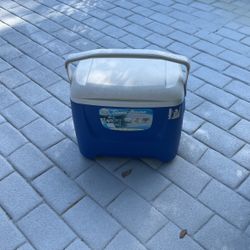 Igloo Islandbreeze Cooler