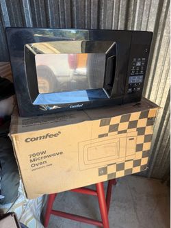 Comfee 700W Compact Countertop Microwave Oven – Tested & Works – Like New