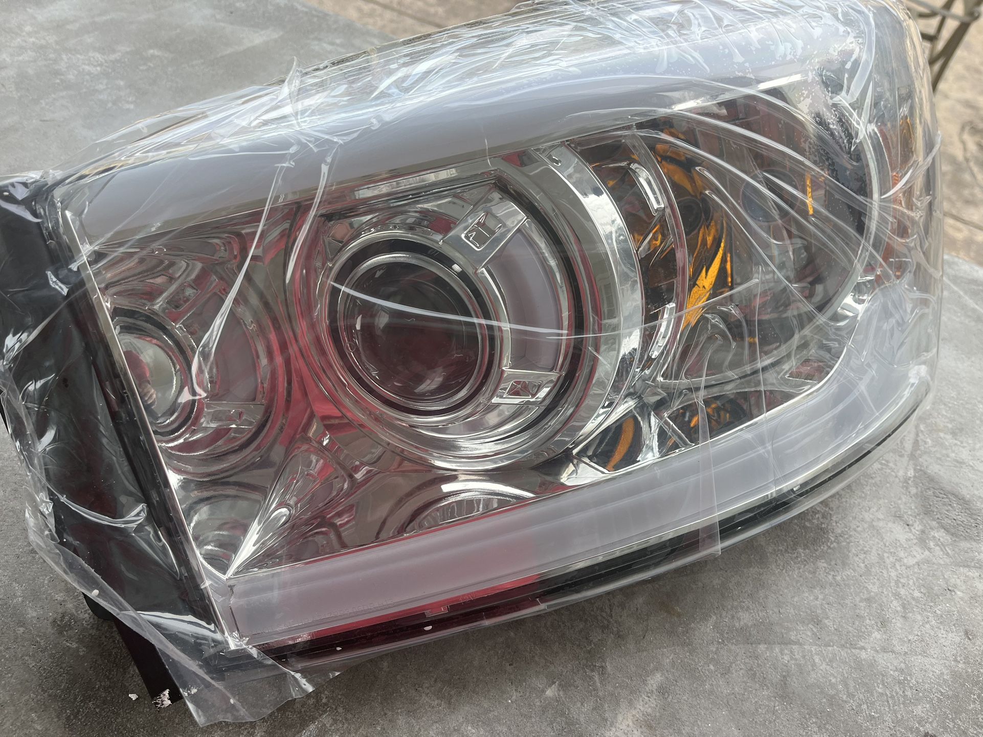 New Headlight Assembly Ram 1500
