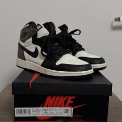 Jordan 1 Retro High Dark Mocha (GS) Size 4Y USED