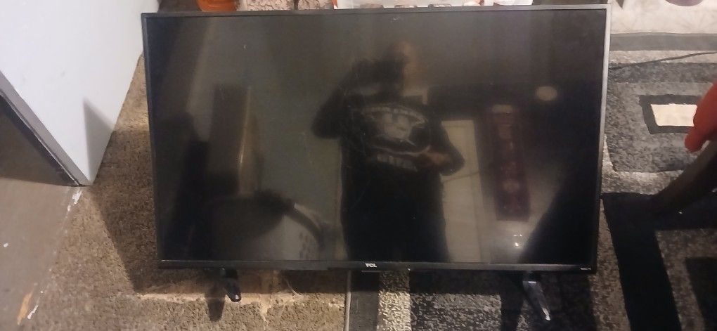 43 " SMAT TV WITH ROKU