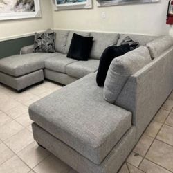 Megginson Storm Sectional🔥 Black Friday Deals⭐️