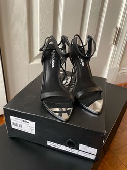 Fashion Nova Heeled Sandals Black Size 6