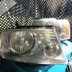 Set Of Ford F-150 Front Headlights Driver Side And Passenger Side