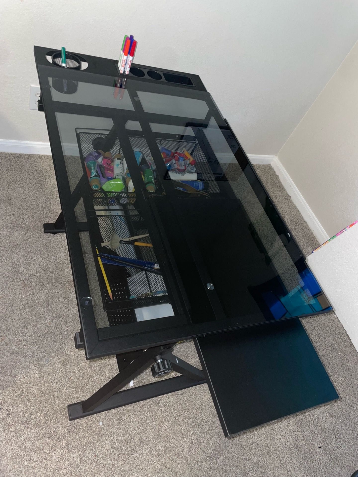 Art Desk