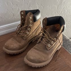 Womens Timberland boots - Size 8M