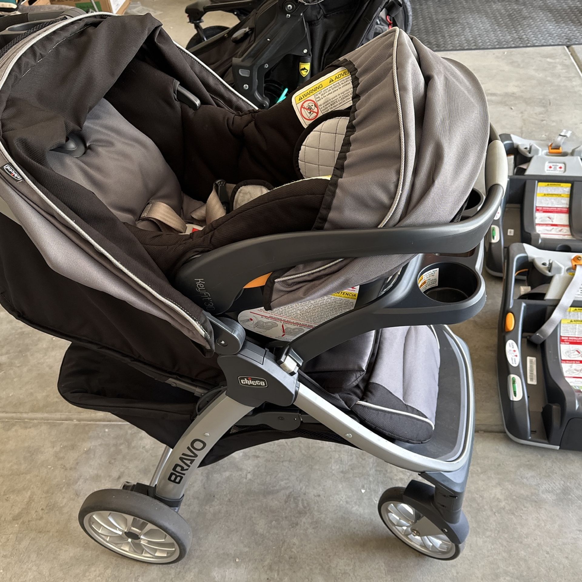Chicco Keyfit 30 Travel System + Extra Car Base
