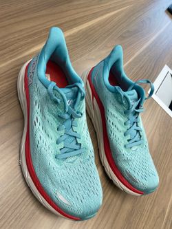 HOKA One-One women’s Clifton 8 running shoes Size 8B