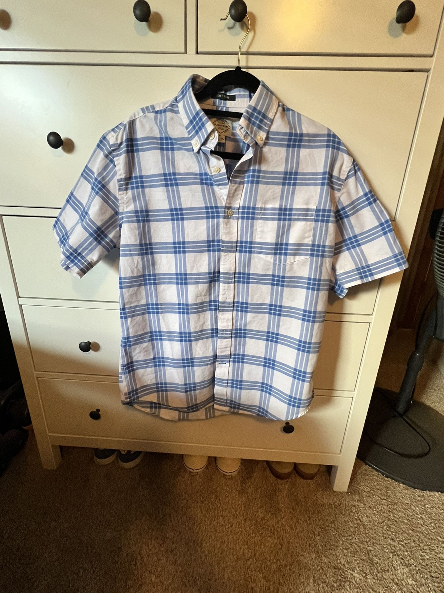 Men’s size M St Johns Bay button down shirt