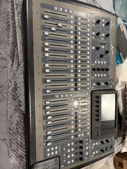 behringer x32 soundboard