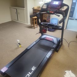SOLE F63 TREADMILL ( LIKE NEW & DELIVERY AVAILABLE TODAY)
