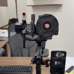 DJI RS 4 Pro Combo With Intelligent Tracking Module