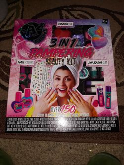 Acade me 3 in 1 pampering beauty kit brand new in box $20