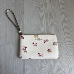 Coach wristlet pouch!