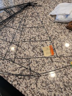 Witches hat wreath form 12