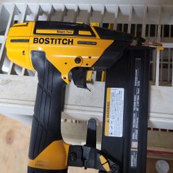 Bostitch Smart Point 

Nailer 