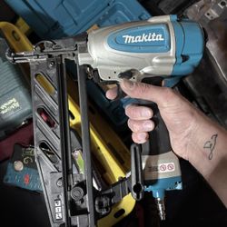 Makita 16" Gauge Finish Nailer 