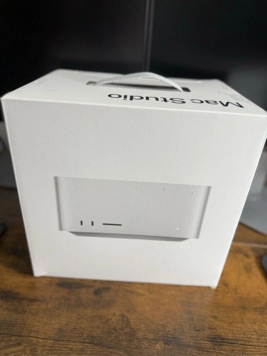 Apple Mac Studio (1TB SSD, M2 Ultra, 64GB) Silver
