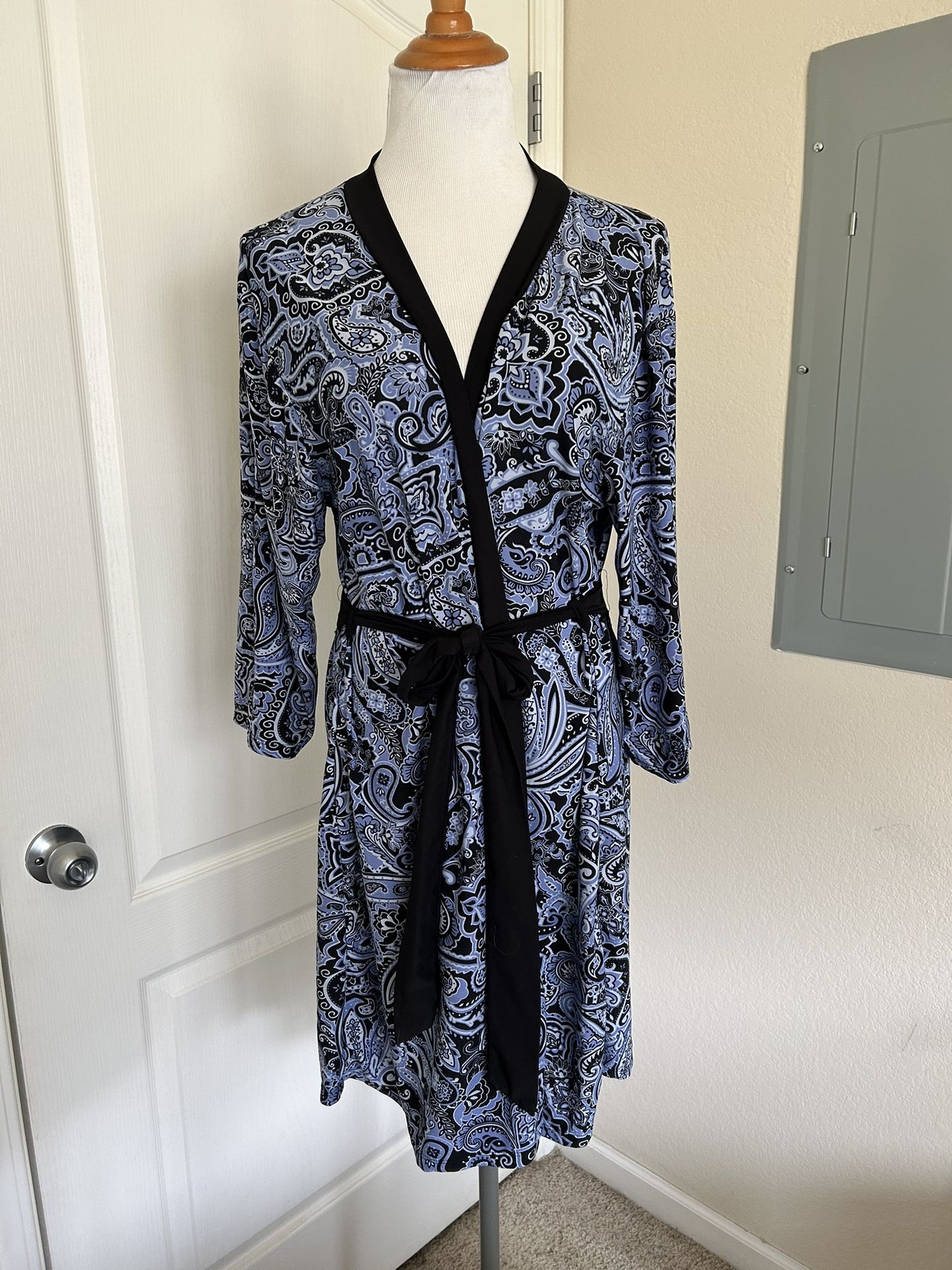 Woman’s Size Large Wrap Silk Robe