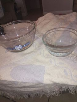 Glass mixing bowls