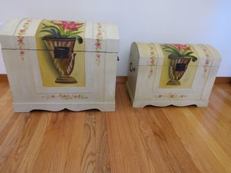 Lovely Antique Style Nesting Trunks