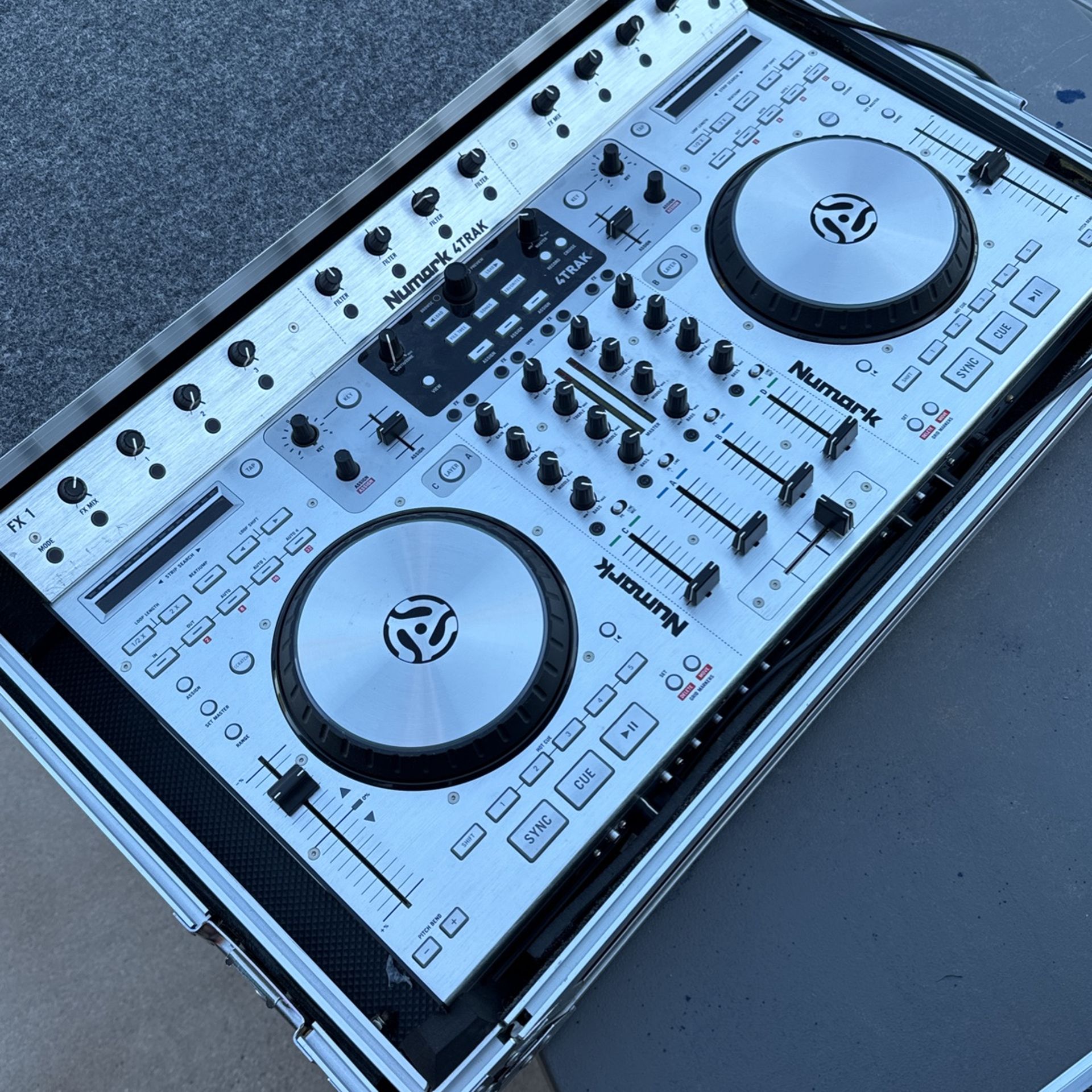 Numark 4Trak Lgb Dj Controller