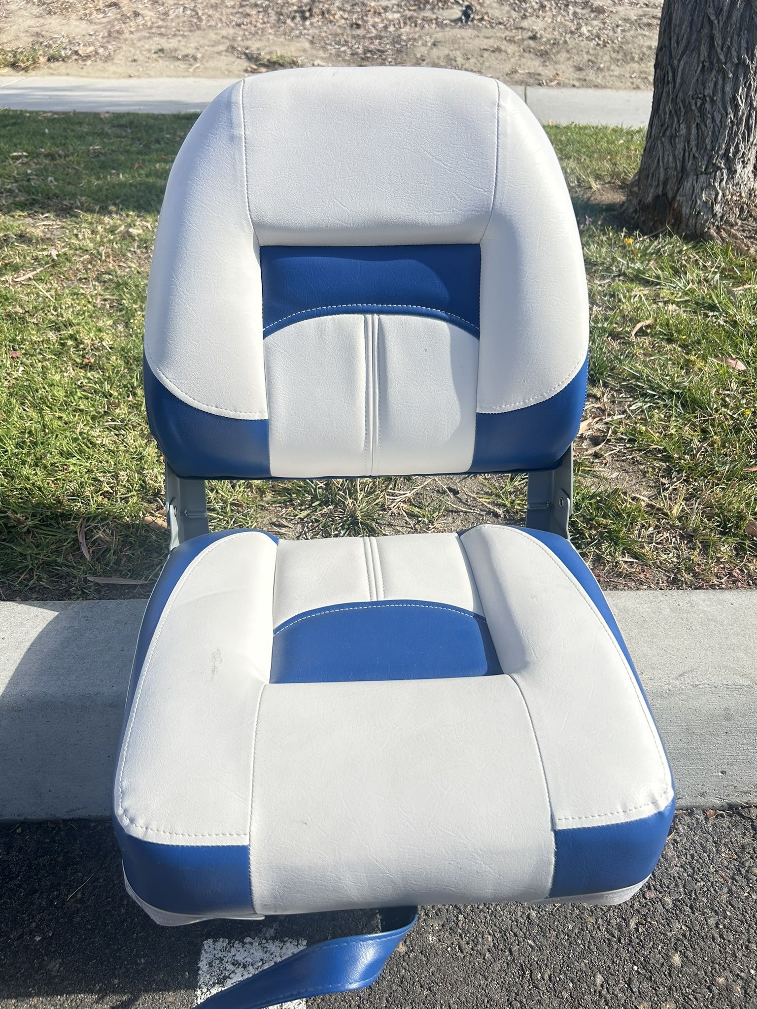BOAT SEAT