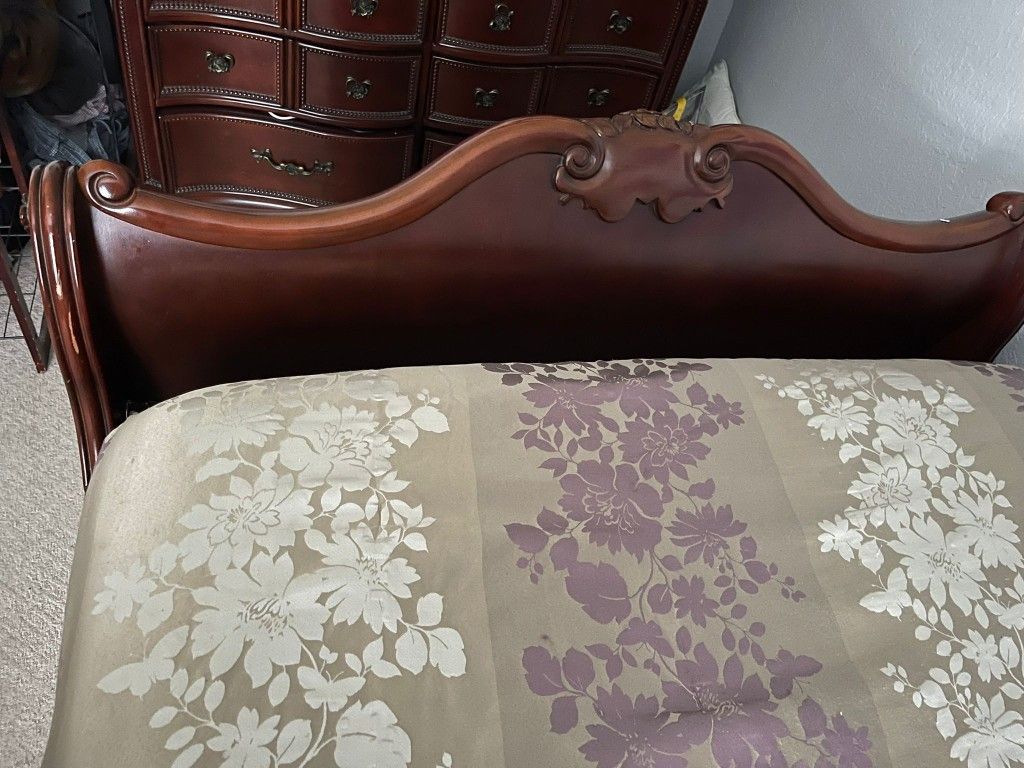 Queen Size Bed & Dresser