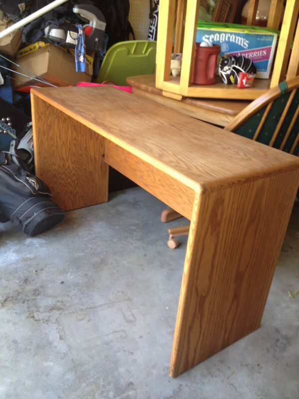 Nice Small wood Desk in great condition!