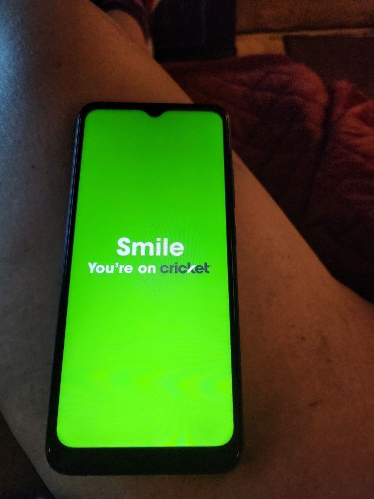 Cricket Prepaid Phone Comes W Charger