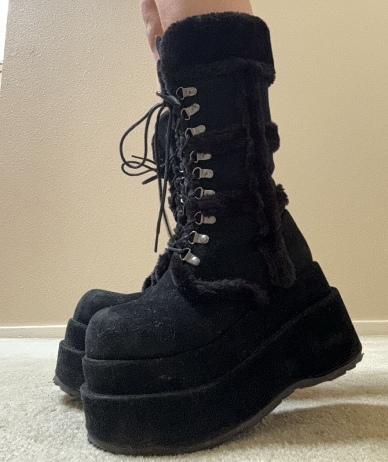 demonia bear 202 black fluffy platform boots size 10 W