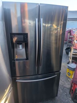 Samsung French door refrigerator/3 months of warranty and free local delivery