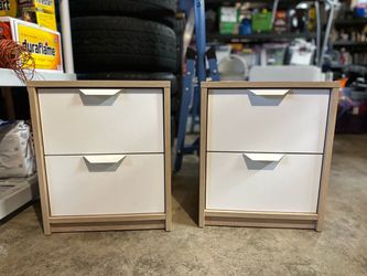 2 Matching Nightstands