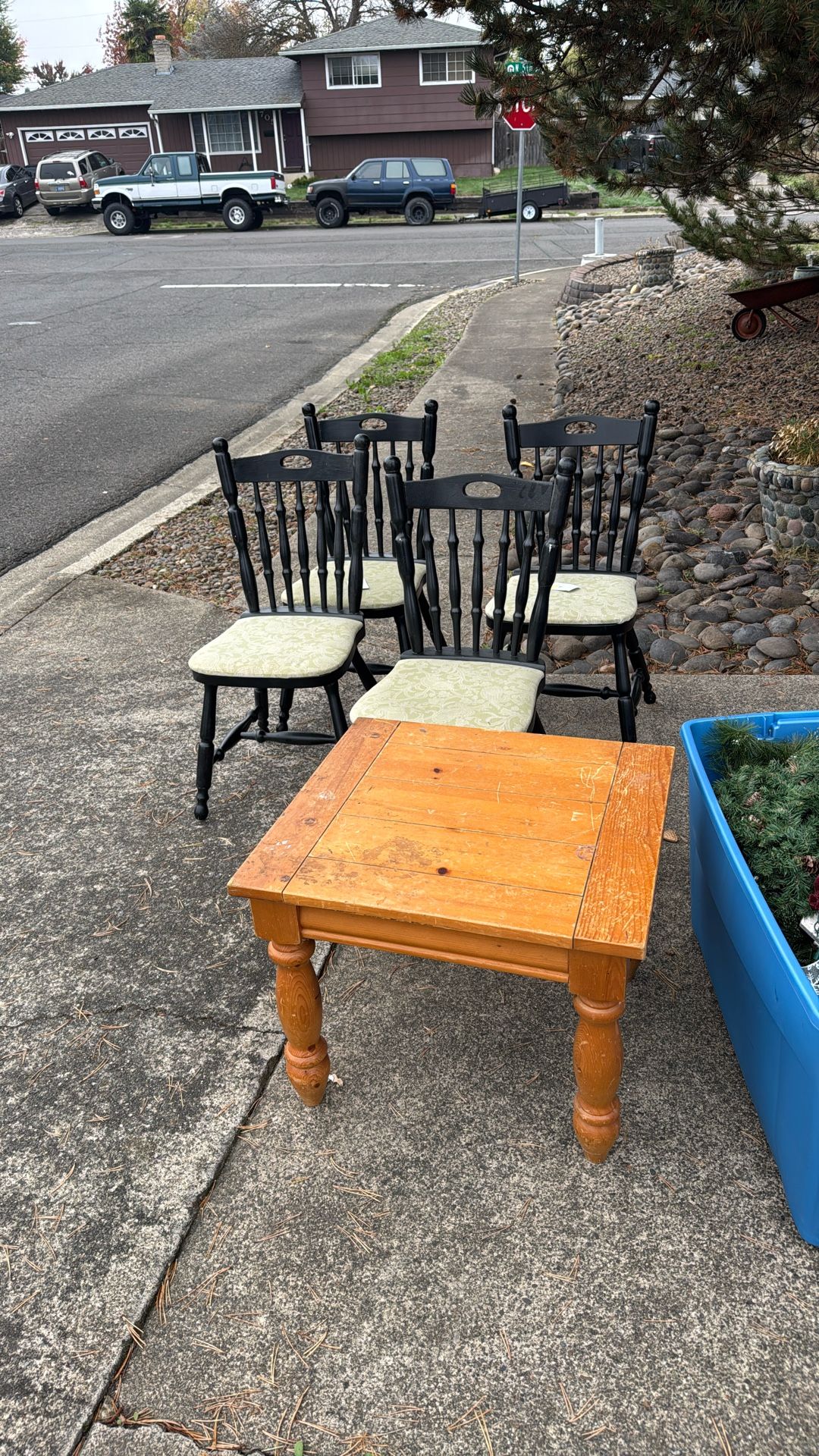 Estate sale, a lot of free stuff