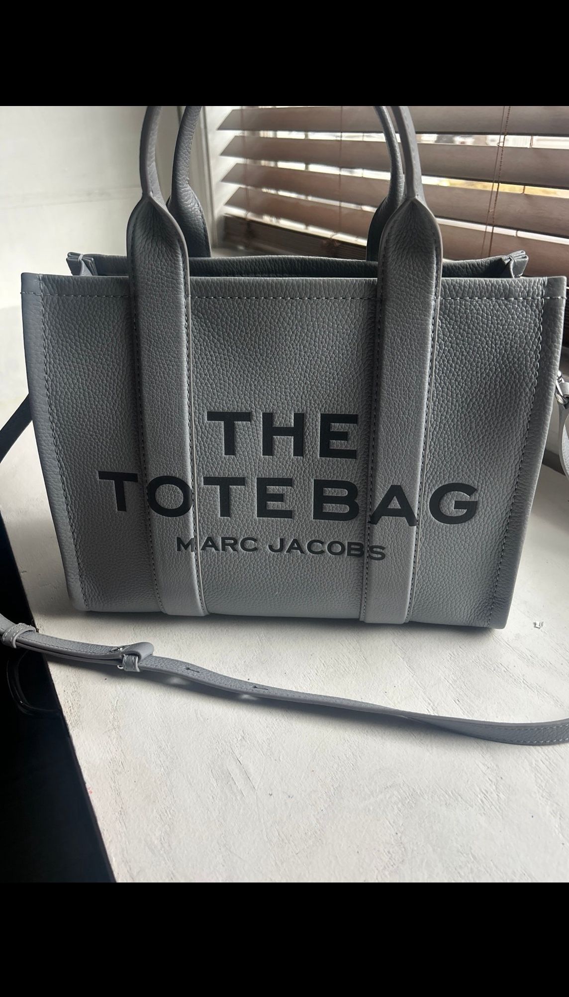 MARC JACOBS THE LEATHER MEDIUM TOTE BAG