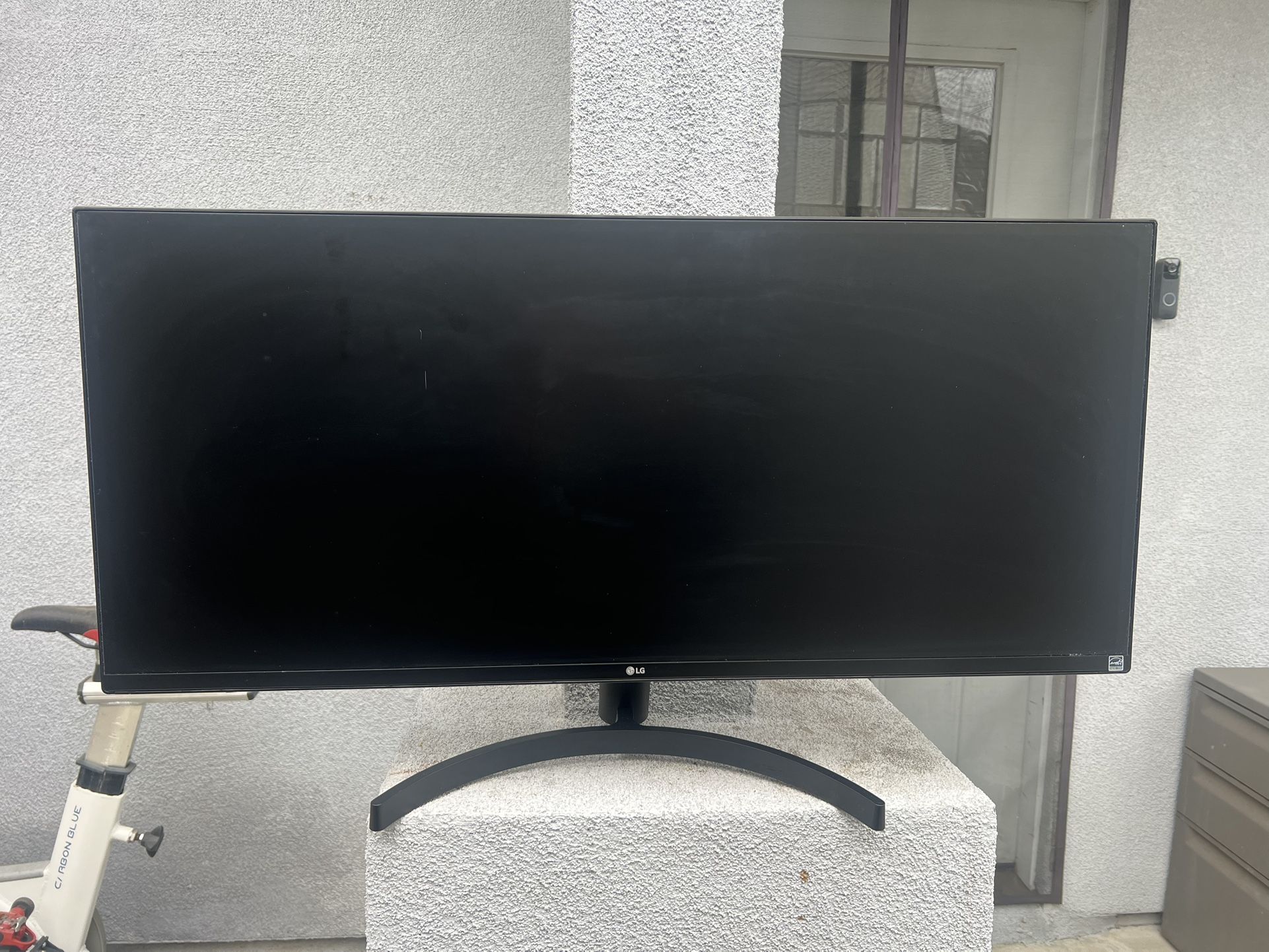 34 Inch Ultra Widescreen Monitor