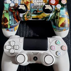 Custom PS4 Controllers 